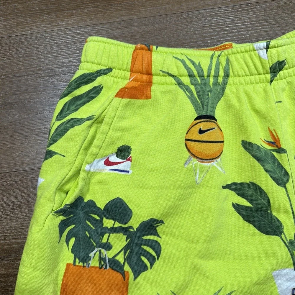 Nike Men's LARGE Court Cortez Plant Graphic Printed Green Sweatshorts DV9613-321